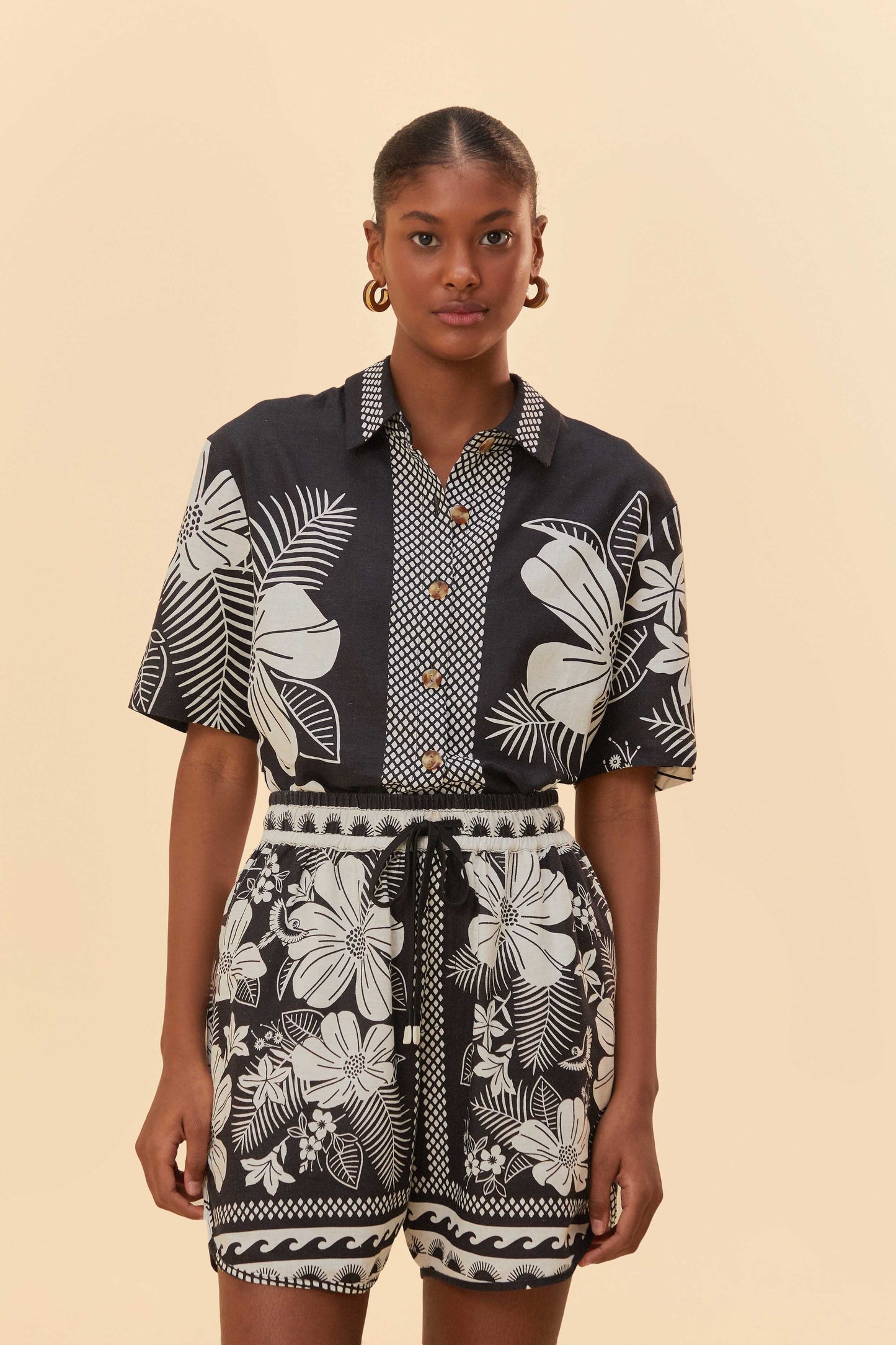 Black Macaw Elegance Unisex Shirt