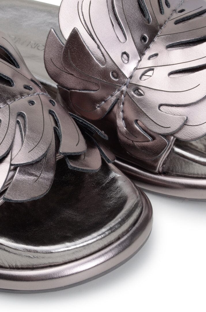 SLIDE SANDALS ATTACHED DIAMOND IN SILVER METALLIC LAMBSKIN main image 1